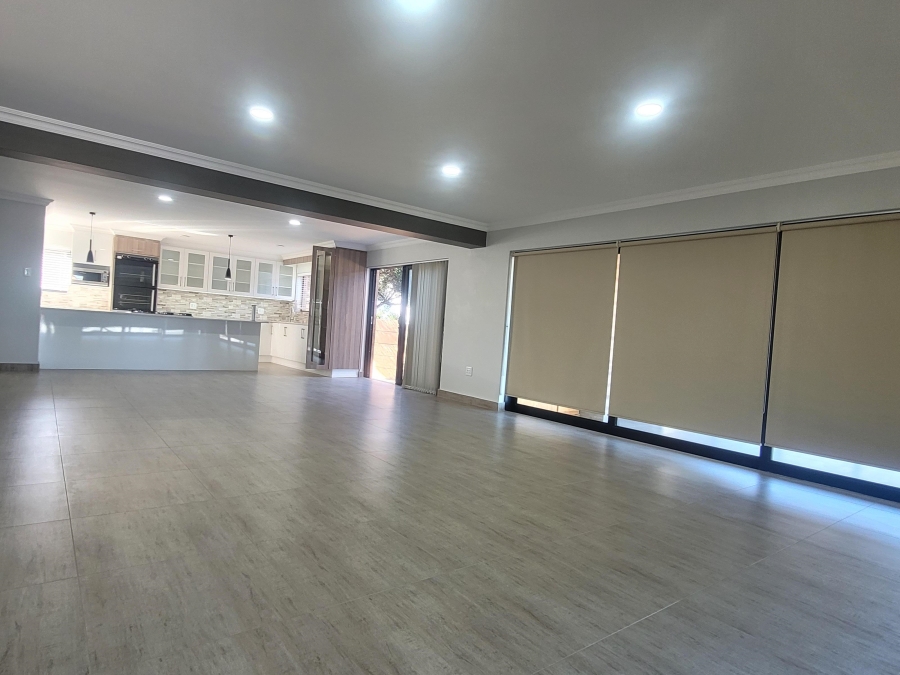 4 Bedroom Property for Sale in Wavecrest Eastern Cape